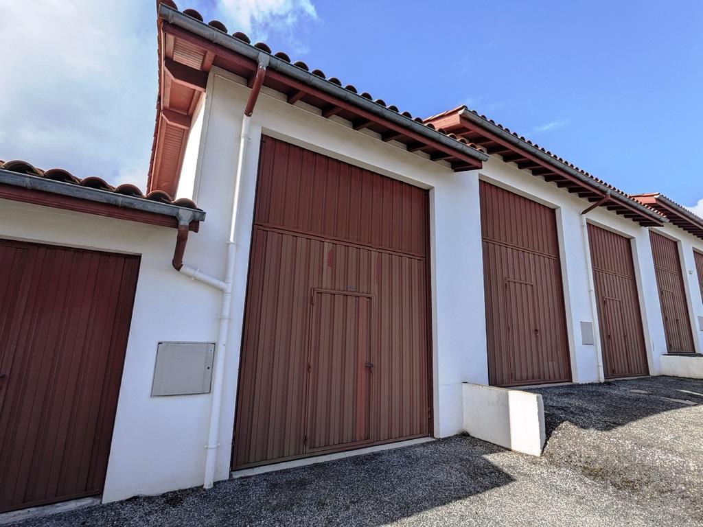 location parking à ANGLET - 380 C.C. / mois